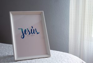 Lámina Jesús en el centro (fondo blanco)