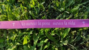 Pulsera No merece la pena, merece la vida - Imagen 2