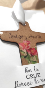 Cruz con flores y frase - Imagen 3
